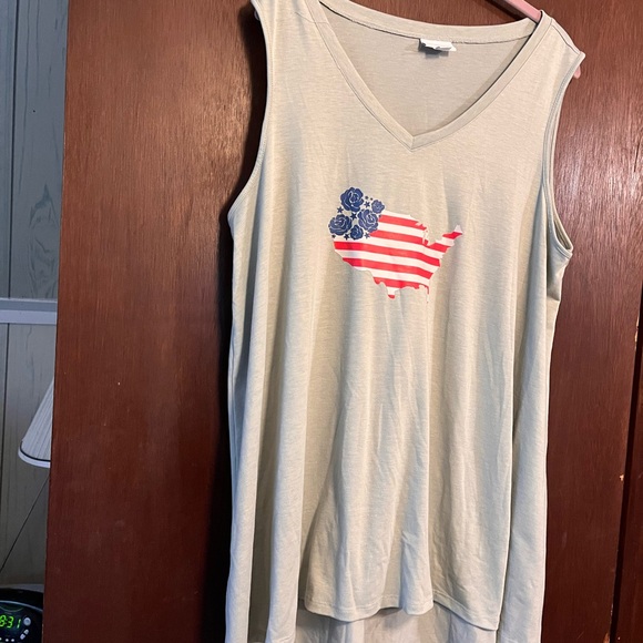 Lularoe tank - Picture 1 of 4